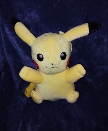 Sac à dos peluche pokémon Pikachu