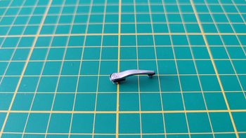 Poignée de portière droite 87B n°87 pièce détachée Porsche 911 Carrera RS 2.7 1/8 1/8ème Altaya #B37