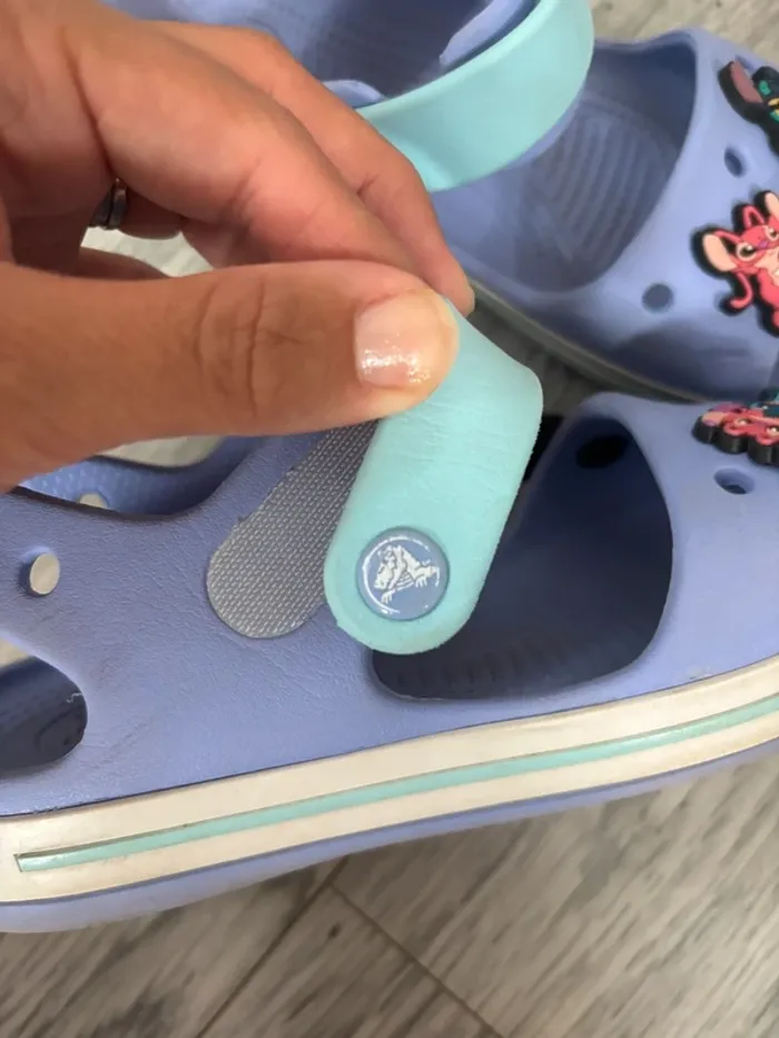 Sandales crocs stitch 33/34 - photo numéro 10