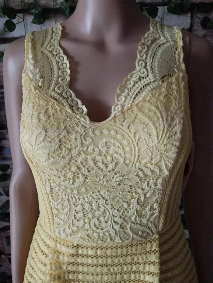 🌸Robe dentelle jaune Just for You Neuve Taille 36🌸 - photo numéro 3
