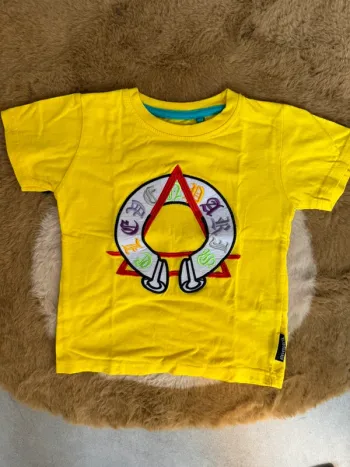 T shirt eleven paris très bon état taille 4 ans