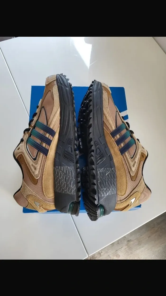 Basket Adidas Response neuve taille 44 2/3 - photo numéro 4