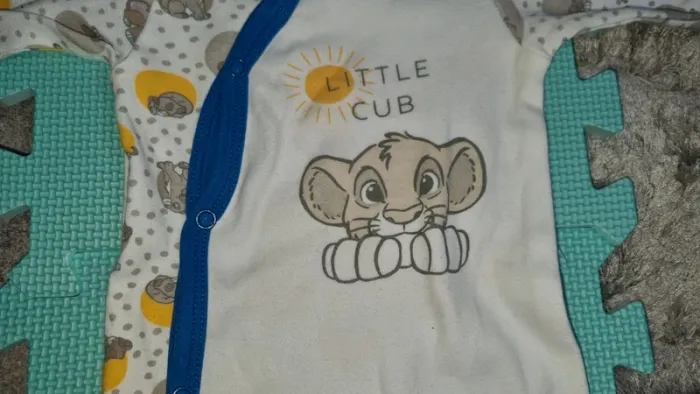 Pyjama léger le roi lion 1 mois en bon état - photo numéro 4