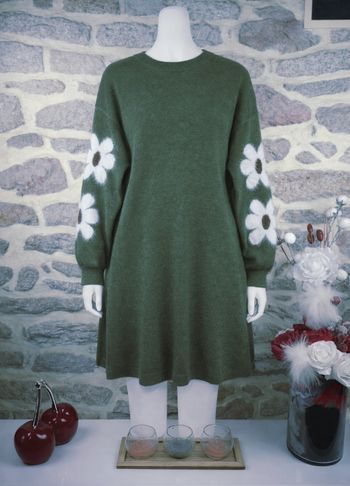 Robe pull en tricot vert militaire au motif marguerites sur les manches Femme taille 54 marque Asos 🌺 