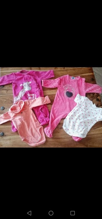 Pyjamas /bodies 1-3 mois