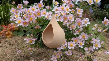 Mangeoire à oiseaux de la nature en forme de goutte d'eau effet strié beige