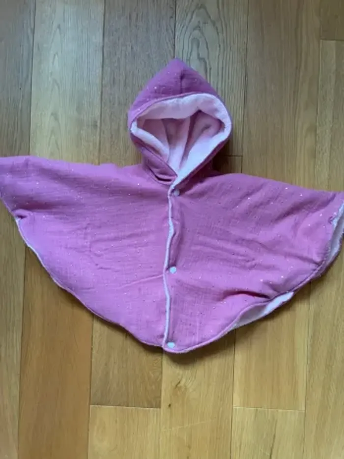 Poncho / cape neuf - photo numéro 2