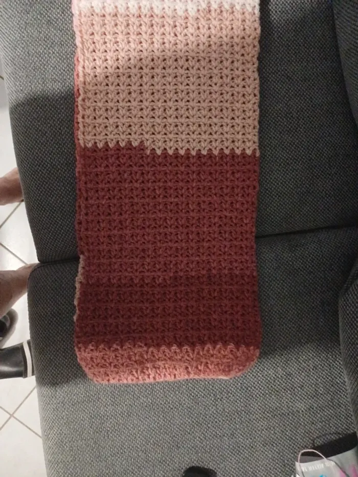 Jolie écharpe pour l'hiver fair main au crochet - photo numéro 2