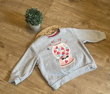 Pull avec un léger défaut