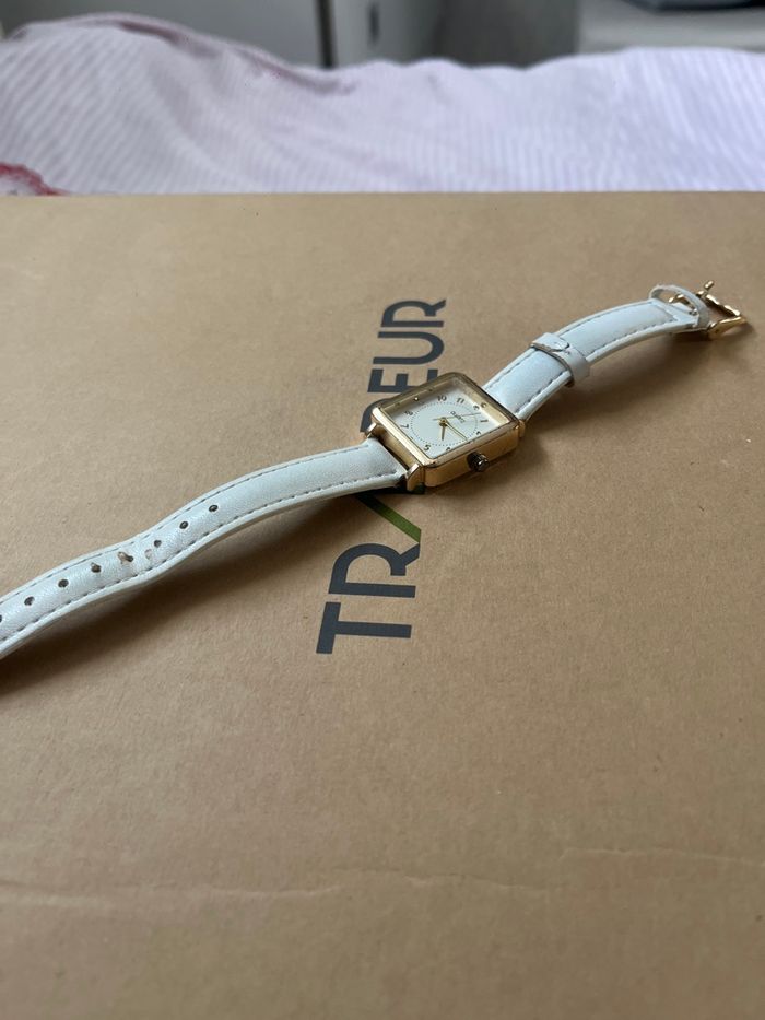 montre blanche et dorée - photo numéro 2