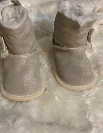 Jolie petite bottine (taille 6/12 mois)