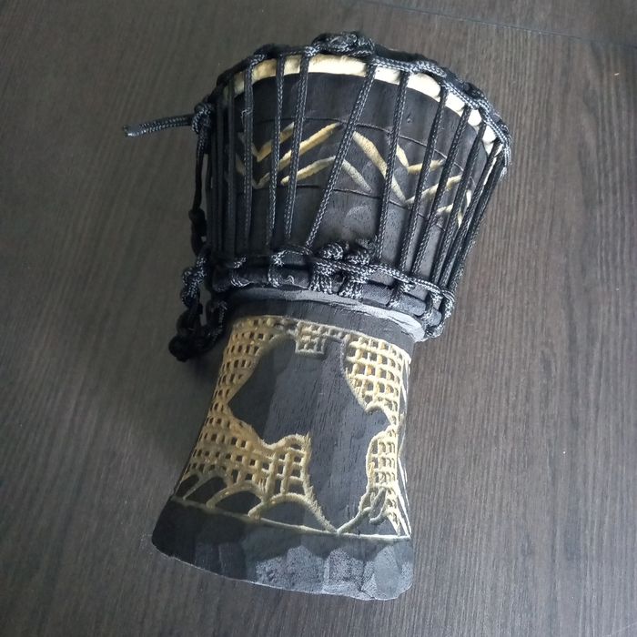 Petit djembe en bois plein - photo numéro 4