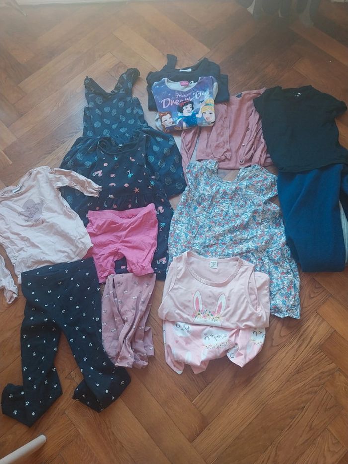 Lot vêtements 5 ans été+ quelques vêtements chauds - photo numéro 3