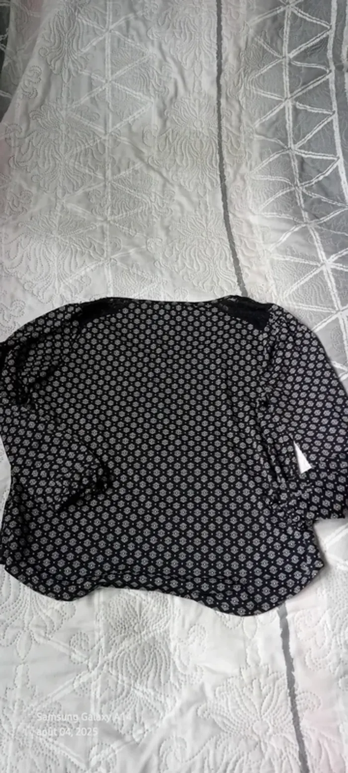 Blouse fluide col en V avec dentelle évasé imprimé géométrique et points noir femme 38 cache cache - photo numéro 17