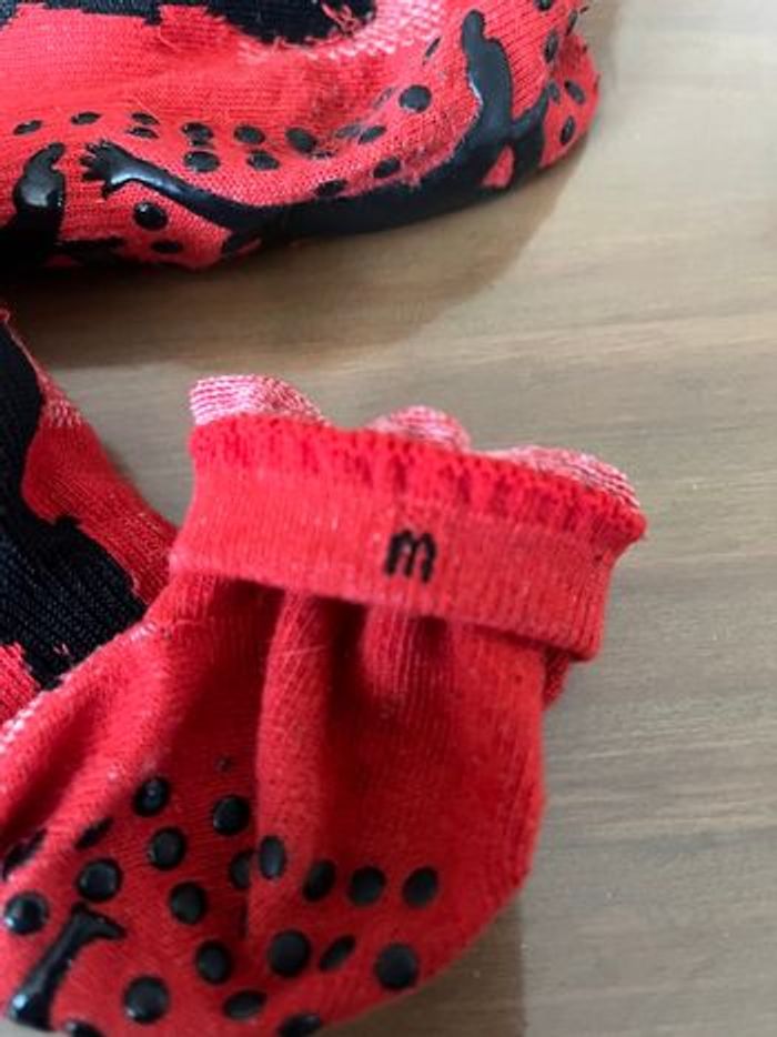 Chaussettes rouges antidérapantes Taille M 31/33 - photo numéro 4