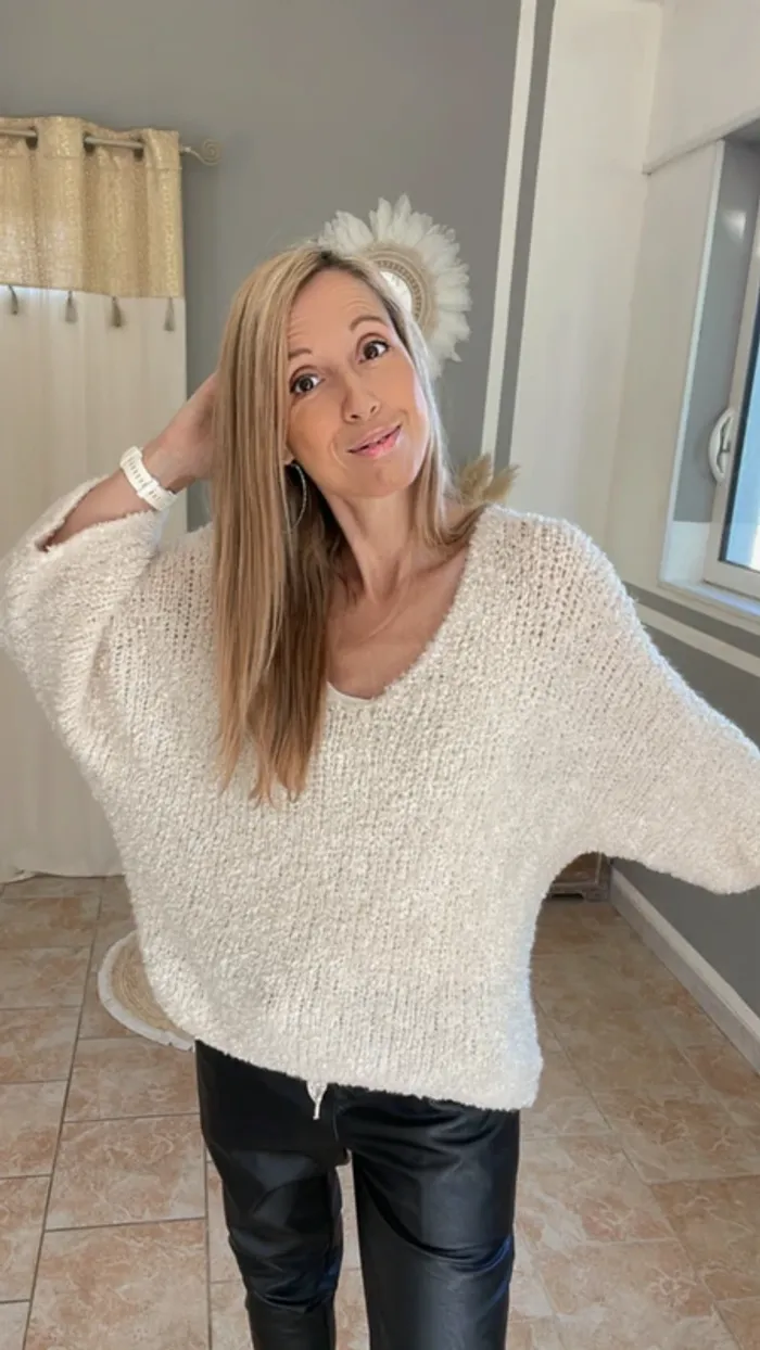 Pull ultra doux maille bouclette blanc crème .Taille unique