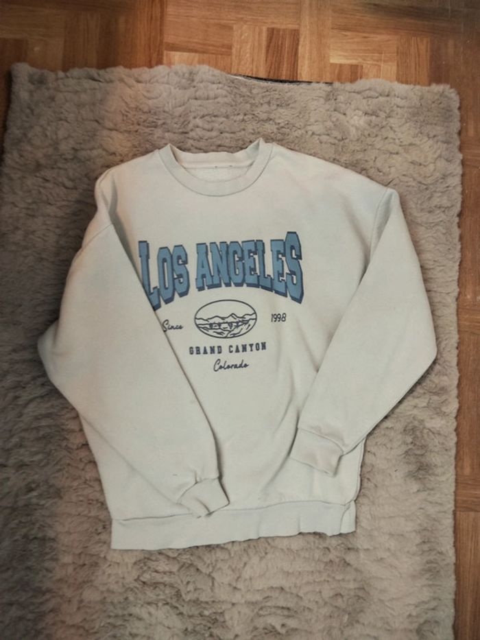 Pull blanc et bleu