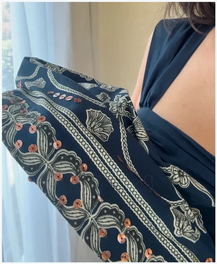 Haut Maje bleu fleuri 38 bon état - photo numéro 3