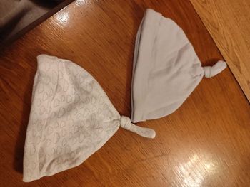 6 Bonnets