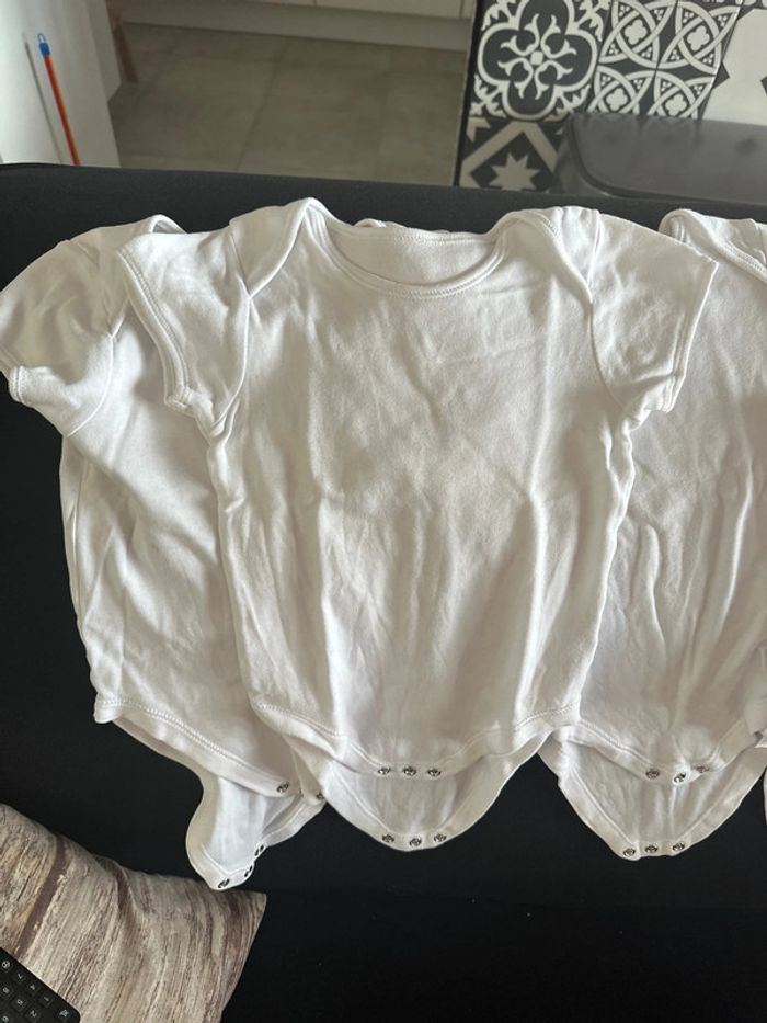 Lot 4 body taille 3 ans - photo numéro 2