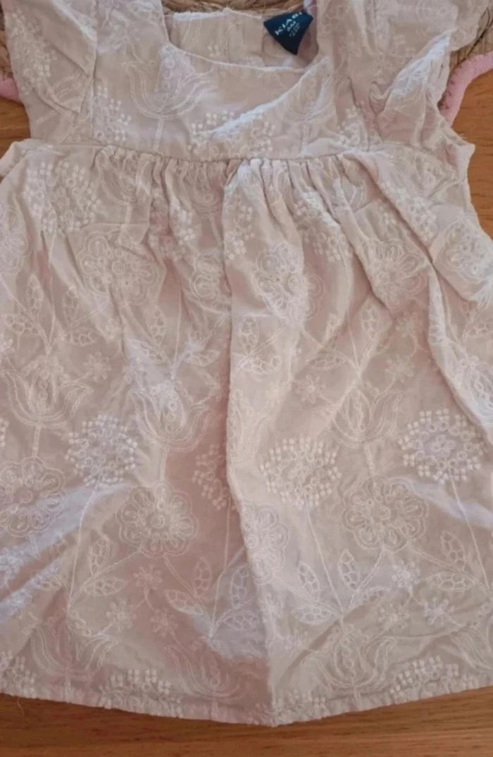 Magnifique robe 6 mois - photo numéro 3