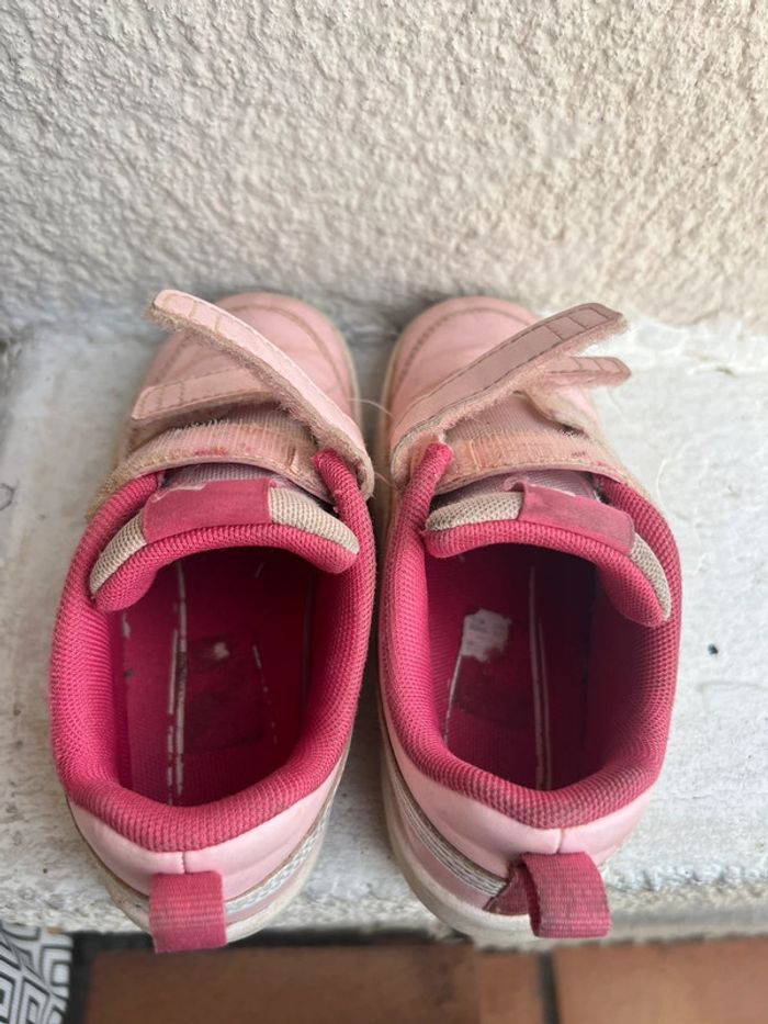 Paire de baskets fille marque Puma pointure 26 bon état - photo numéro 3