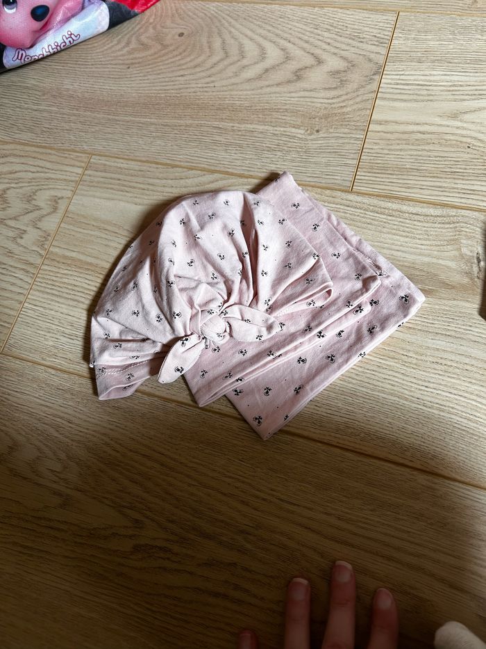 Bonnet + carré de tissus
