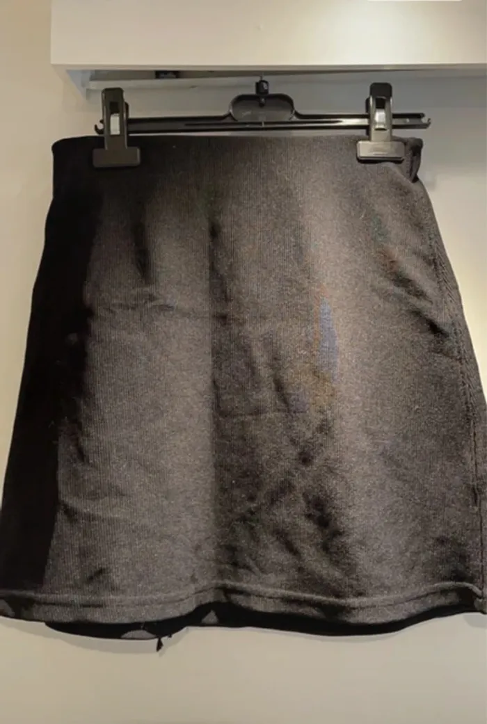 Jupe noire Morgan – taille S – détail lacets devant - photo numéro 5