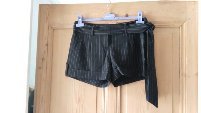 Short noir fines rayures blanche Jennyfer