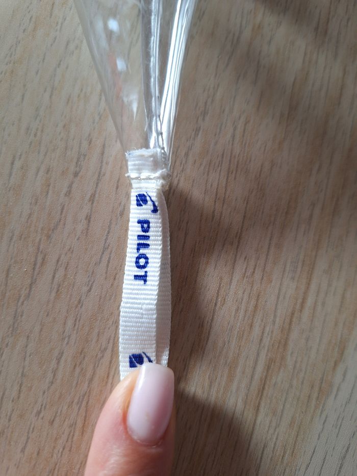 Pilot trousse porte monnaie neuve 16x7,5cm en forme de cône pour ranger de la monnaie, des clés ou objets précieux. - photo numéro 2