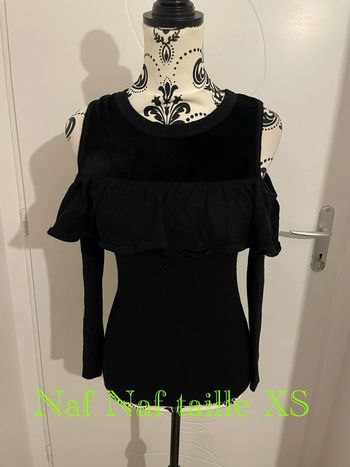Pull manche longue noir épaule ouverte à volant et velours col Naf Naf taille XS