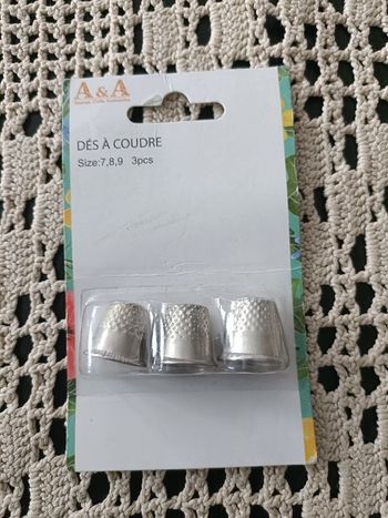 3 dés à coudre