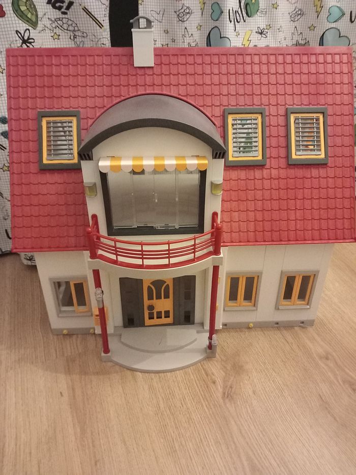 Maison playmobil avec accessoires et personnages - photo numéro 6