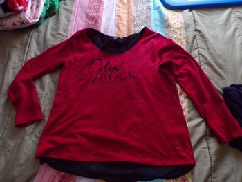 Haut rouge et noir T46