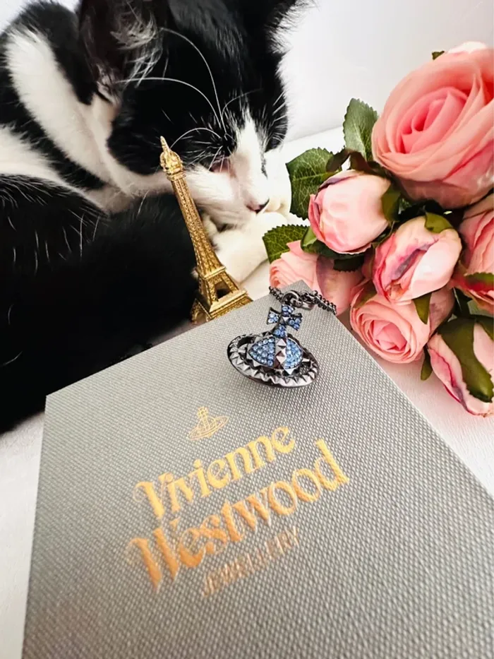 🪐Collier Vivienne Westwood Orbite noir avec zirconiums bleus – Modèle iconique - photo numéro 5