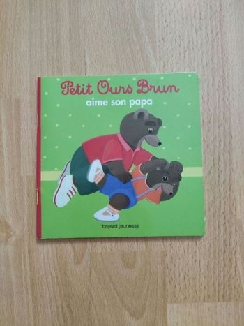 Petit Ours brun aime son papa