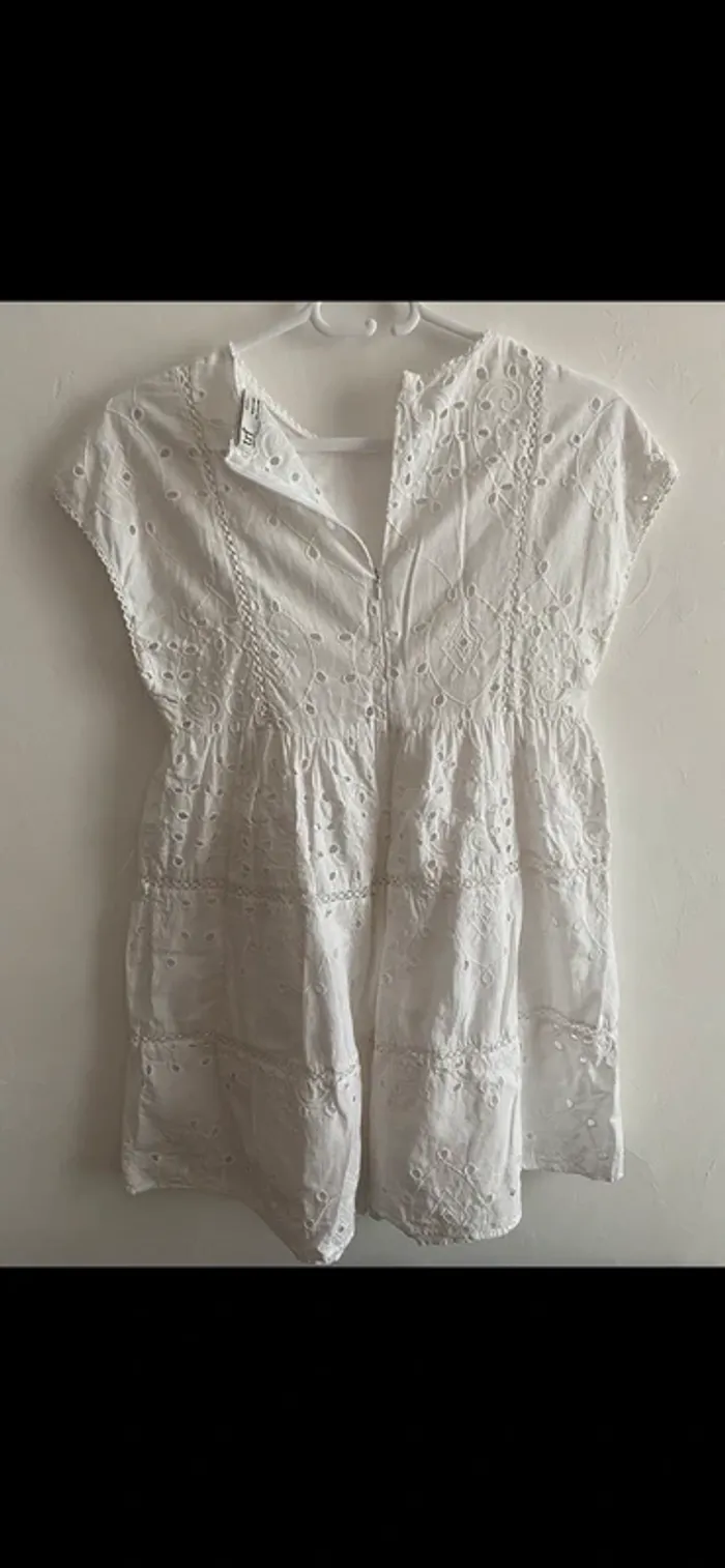 Robe short en broderie - photo numéro 2