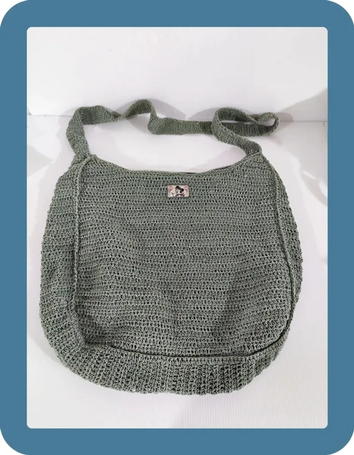 Sac porté épaule vert Disney Store, très bon état, 36x30cm
