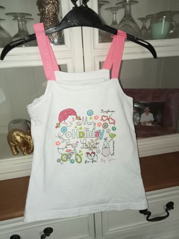 Top debardeur fille 5 ans très bon état