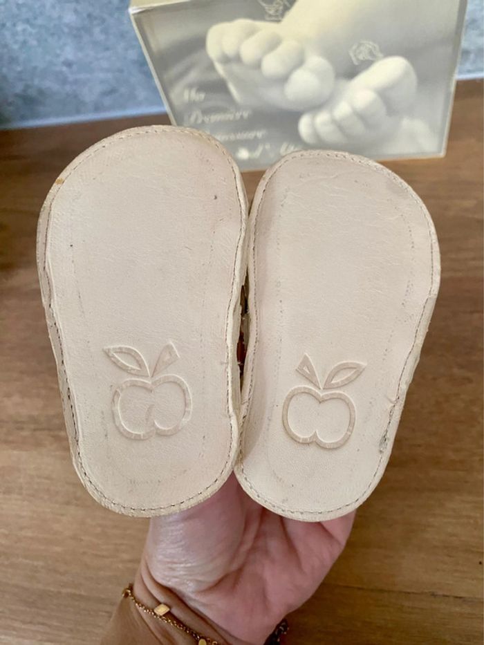 Première paire de chaussure pour bébé taille 16 - photo numéro 7