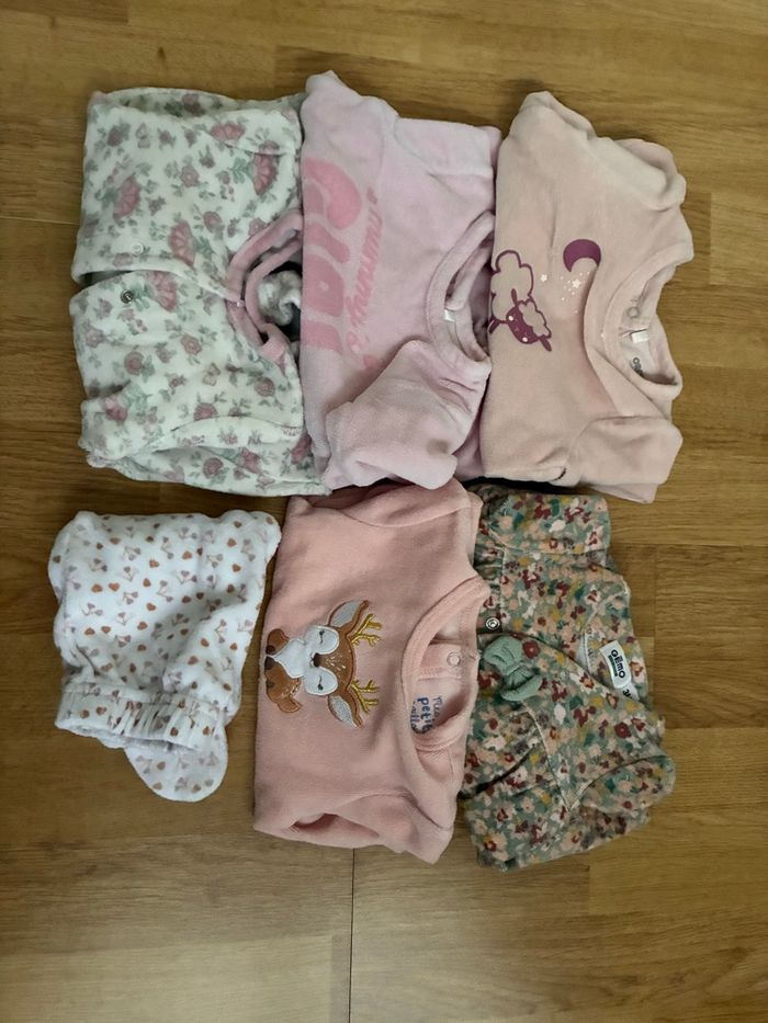 Lot 3 mois filles - photo numéro 2