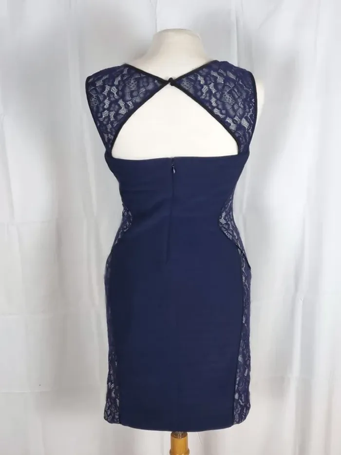 Robe courte Guess sans manche Bleu nuit dentelles détails dos XS-34 - photo numéro 4