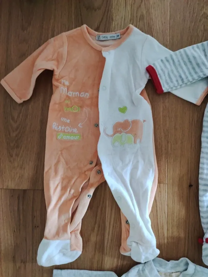Lot 3 pyjamas - 3 mois - très bon état - photo numéro 3