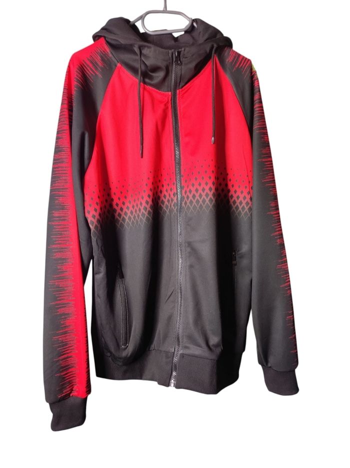 Veste a capuche rouge et noire taille XXL
