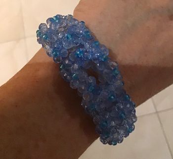 Joli bracelet bleu fait main