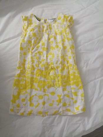 Robe jaune à motifs