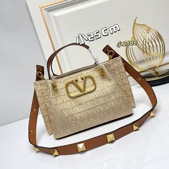 Valentino  3886
