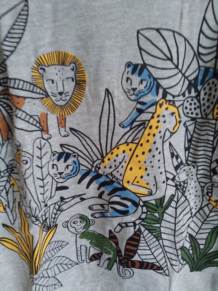 T shirt neuf - photo numéro 2