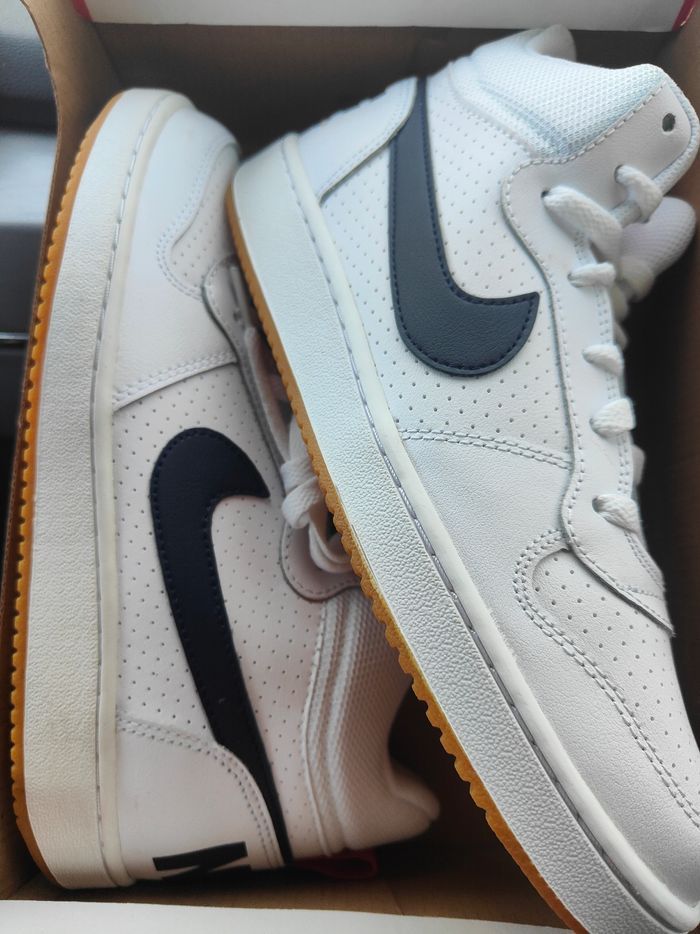 Nike air Court bourough pointure 40 neuve