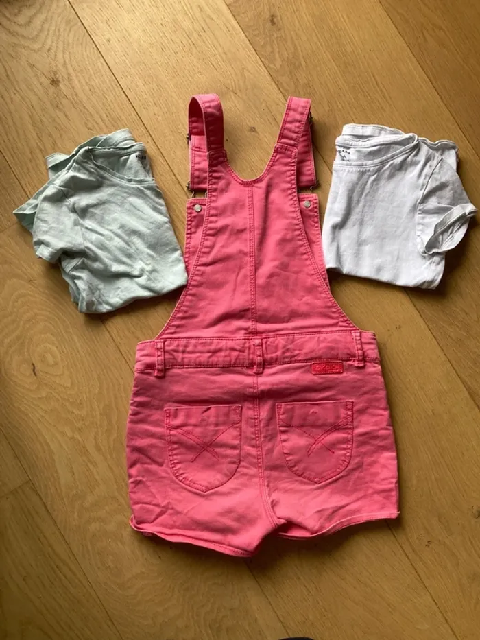 Salopette short + 2 tshirts 7 ans - photo numéro 9